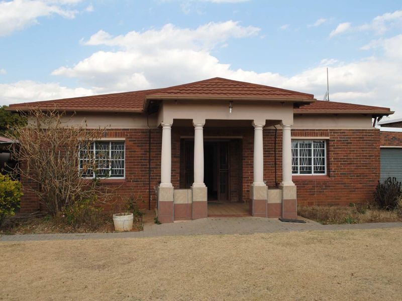 Lovely Farm Close to Town – Ideal for the Bona-Fide Farmer - Photo 3