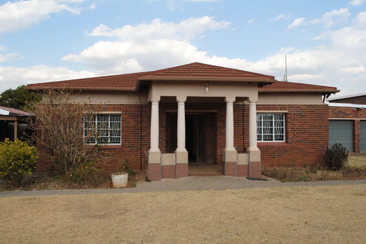 Lovely Farm Close to Town – Ideal for the Bona-Fide Farmer - Photo 3