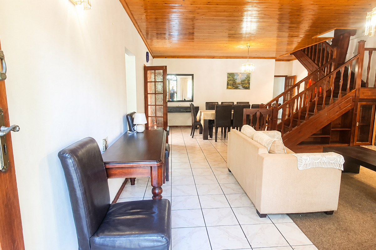 Furnished 3 x Bedroom House Constantia for Rent - Occupation Immediate - Photo 5