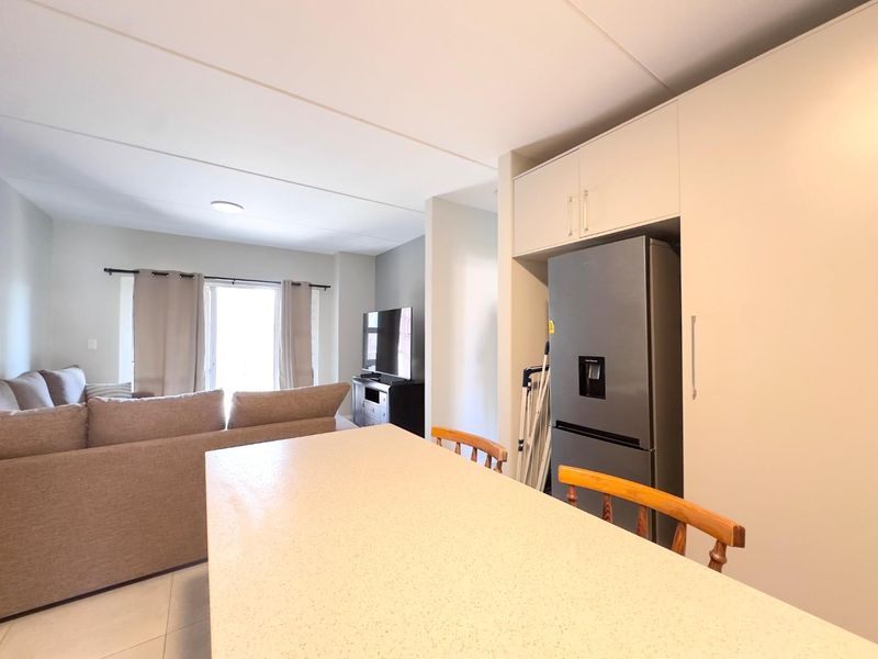 2 Bedroom Townhouse With An Enclosed Patio - Photo 7