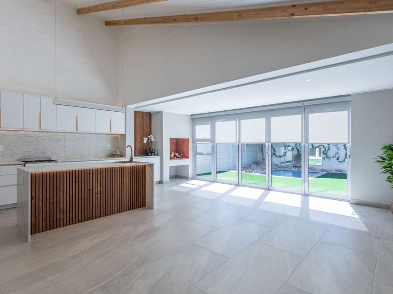 3 Bedroom Home - Single level in MILKWOOD PLACE gated complex - Photo 3