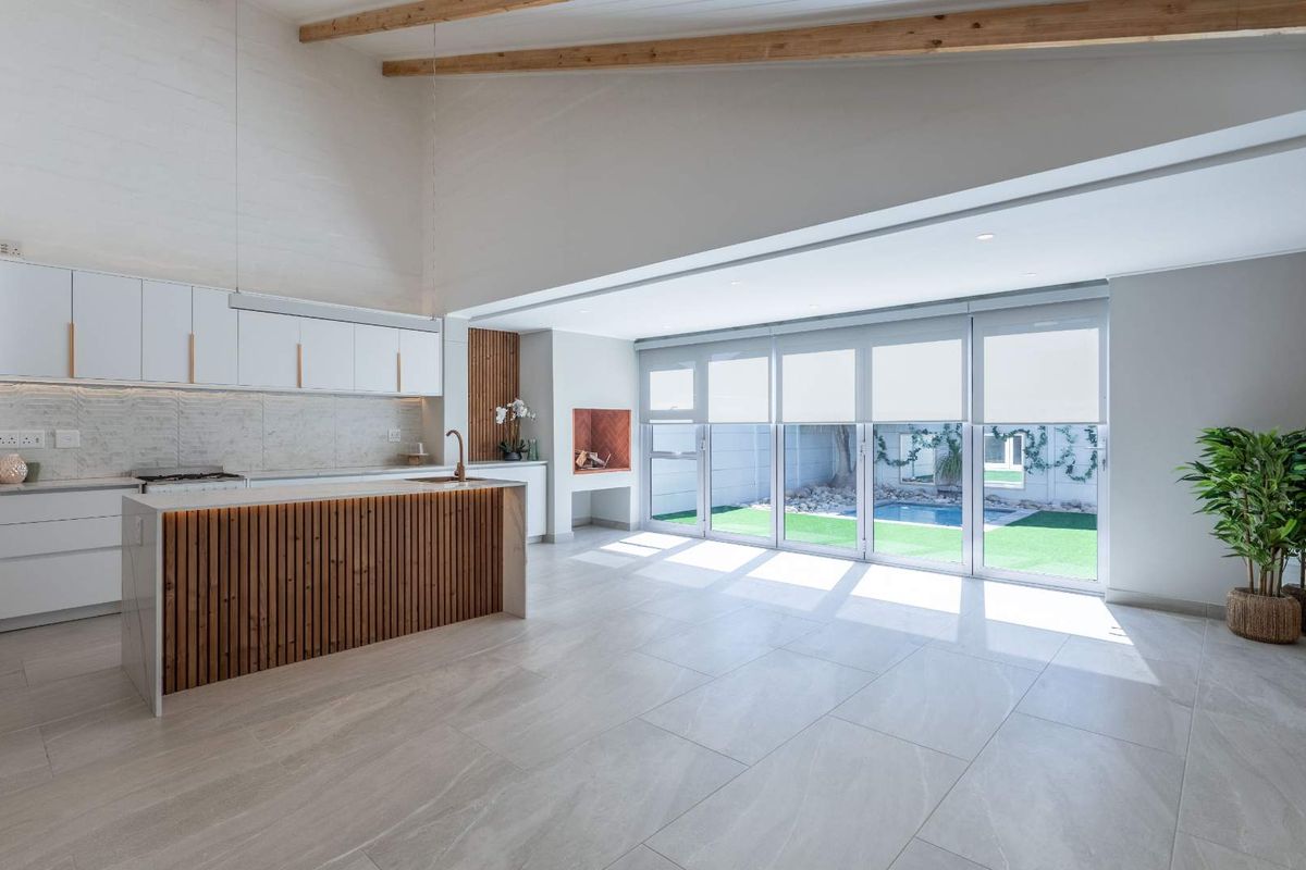 3 Bedroom Home - Single level in MILKWOOD PLACE gated complex - Photo 3