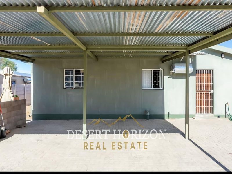 Karas Region, Keetmanshoop | Spacious Family Home with Flat - Photo 4