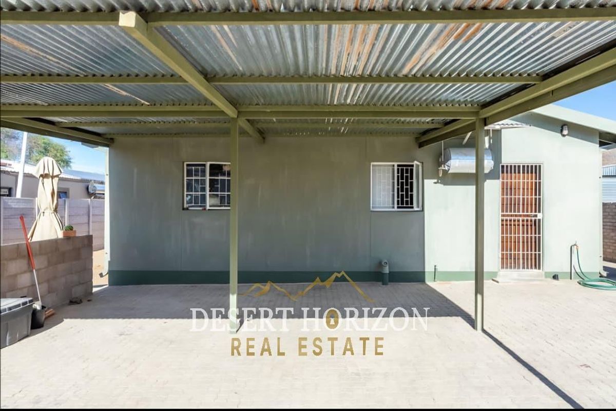 Karas Region, Keetmanshoop | Spacious Family Home with Flat - Photo 4