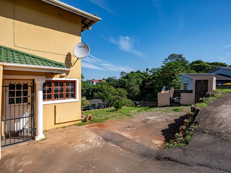 Spacious Hillside Townhouse with Scenic Views & Great Potential - Photo 5