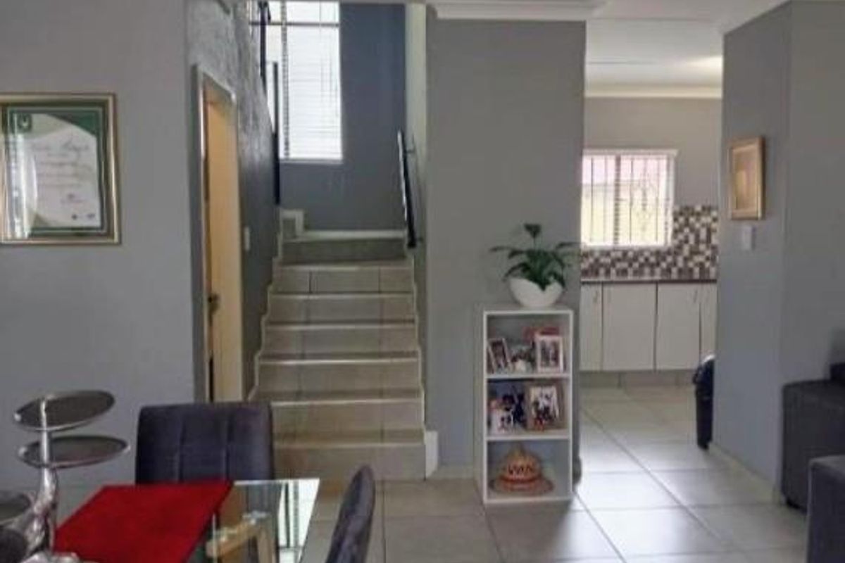 3 Bedroom Family Townhouse To Let - Photo 5