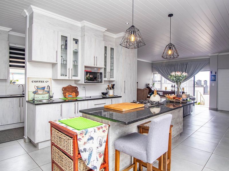 Charming, Low Maintenance Family Home in Monte Christo - Photo 8