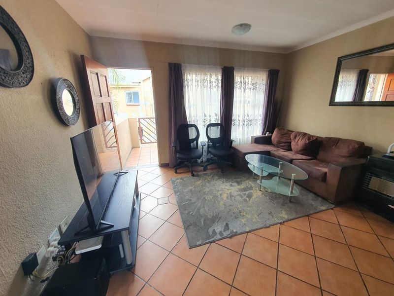 Lakefield Townhouse - Investment Opportunity - Photo 4