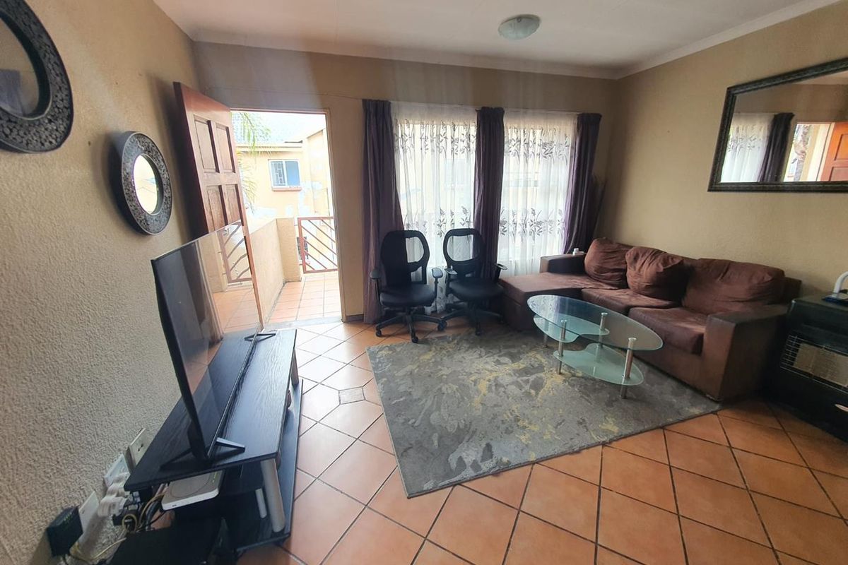 Lakefield Townhouse - Investment Opportunity - Photo 4