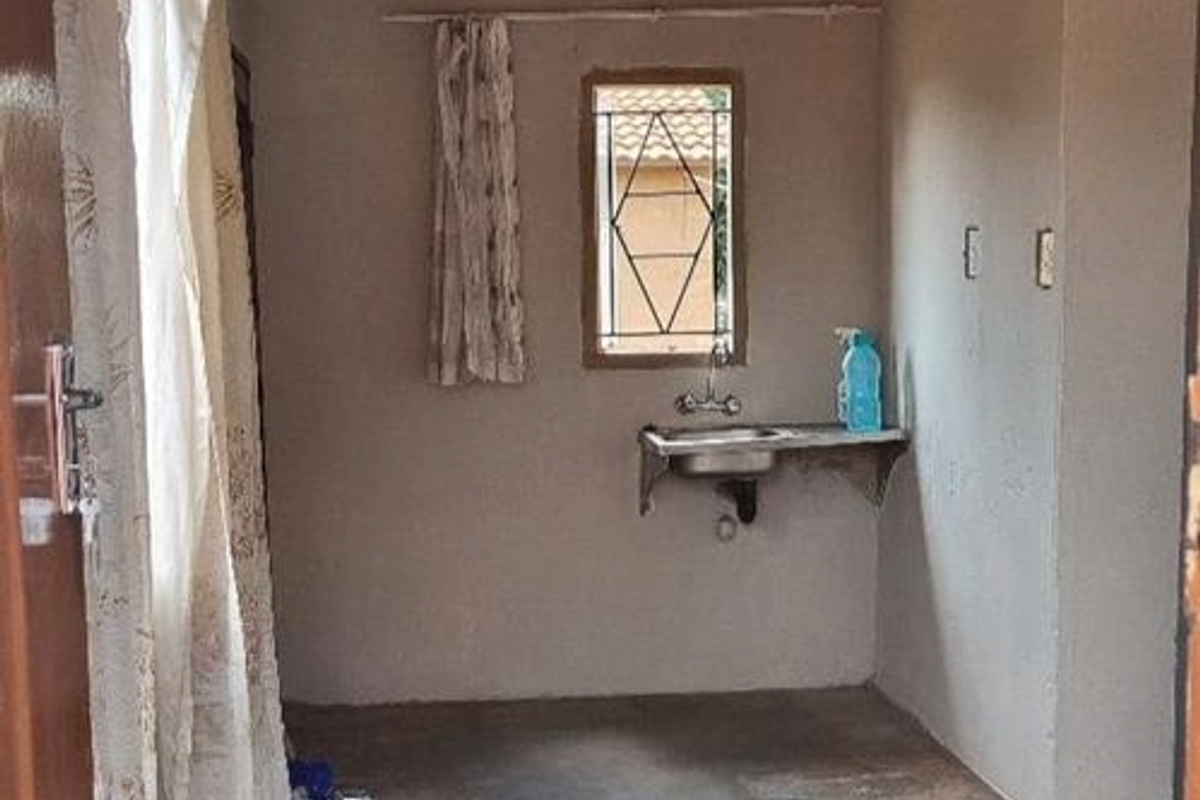 RDP house to rent in Soshanguve ext 13 - Photo 2