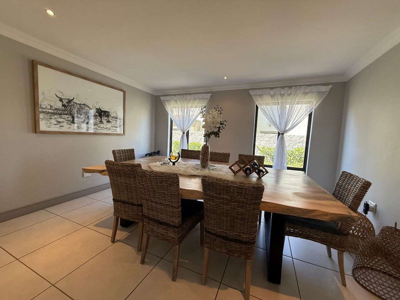 4 Bedroom, 1 Study, Servants Q, Double garages in Newmark Estate - Photo 10