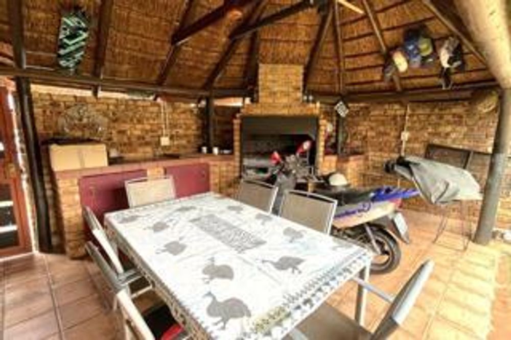 Entertainment Area with Built-in Braai