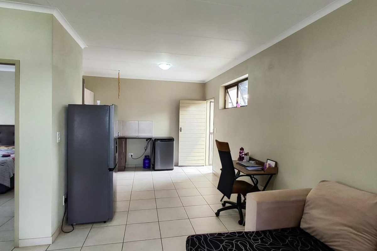 Two-bedroom apartment for Sale - Photo 5