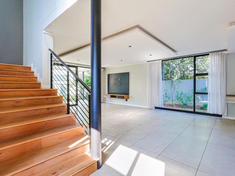 Luxury & Security Redefined in Waterkloof - Photo 5