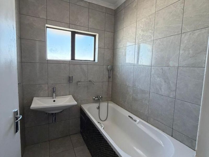 3 Bedroom House for Sale - Photo 9