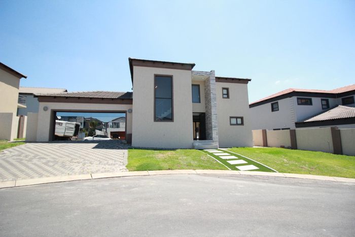 Property #2464164, House For Sale in Blue Valley Golf Estate