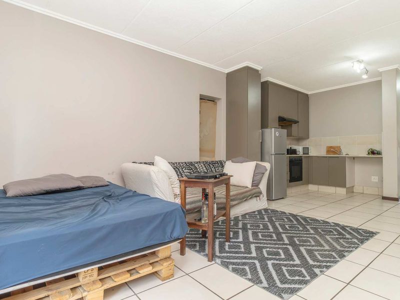 Investor’s Gem in The Matrix – Secure, Central & Income-Generating from Day One - Photo 4