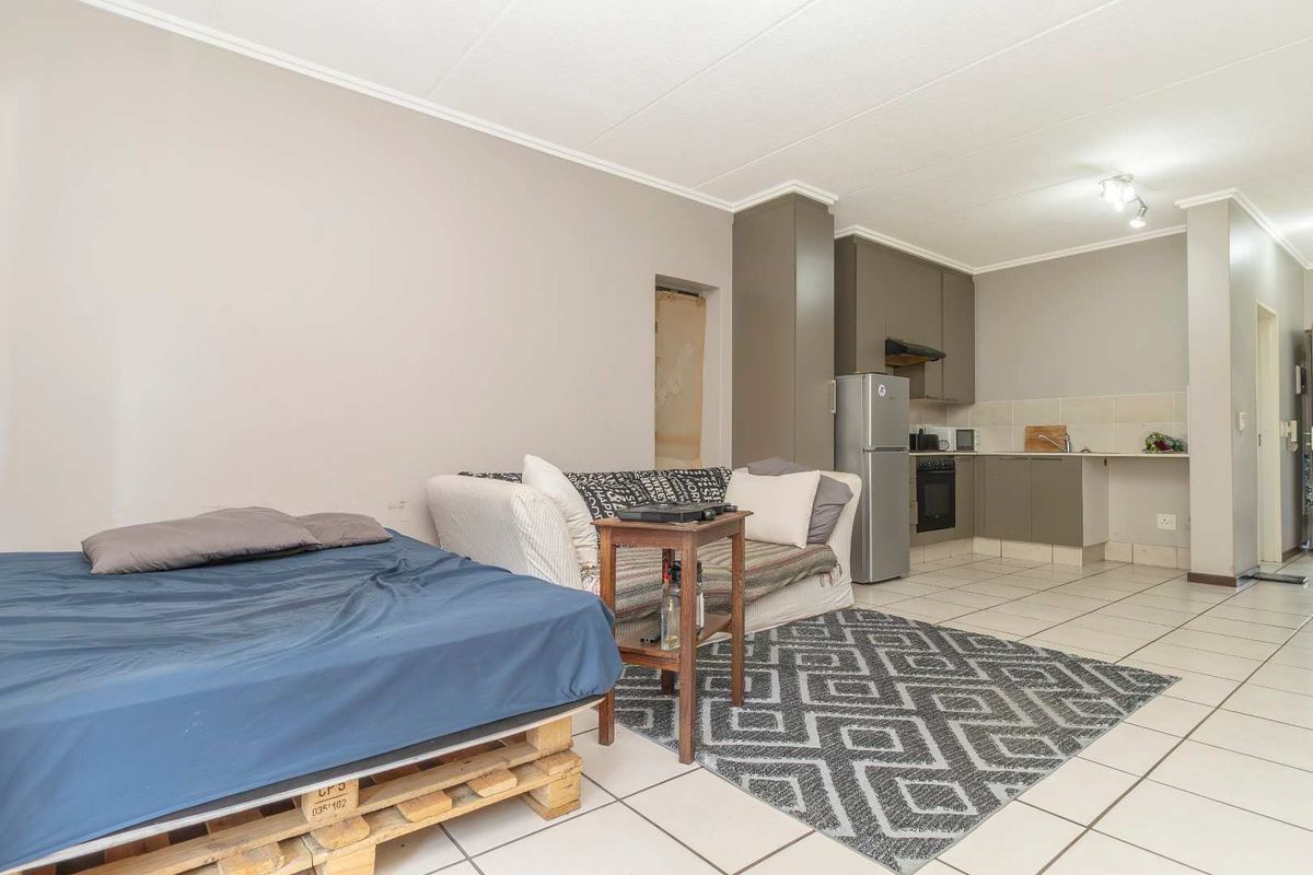 Investor’s Gem in The Matrix – Secure, Central & Income-Generating from Day One - Photo 4