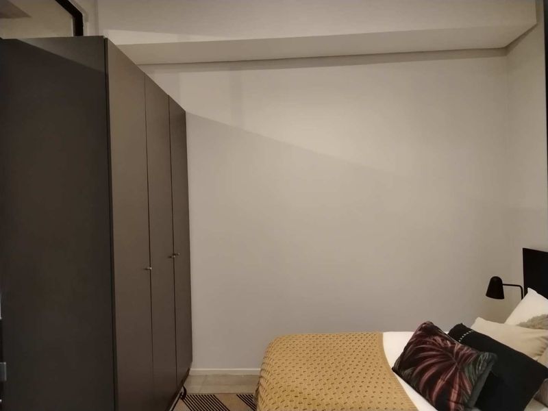 Stylish 1-Bedroom Apartment in the Prestigious Black Brick Building, Sandton - Photo 7