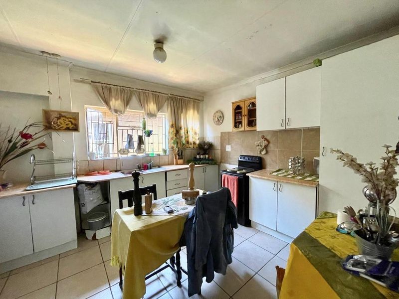 Hello Jan Niemand Park! Two Houses in One Yard. - Photo 6