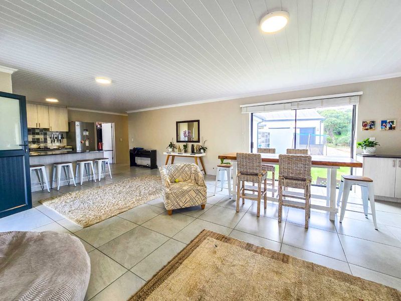 Charming family home for sale in Stilbaai-Wes. - Photo 8