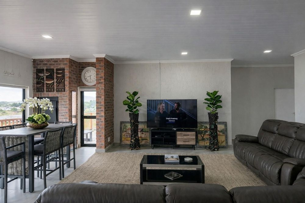 Living Room / Dining Room