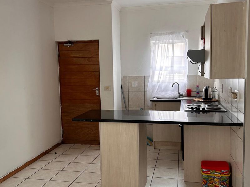 Immaculate 2-Bedroom Apartment at The Wedge, Esther Park - Photo 2