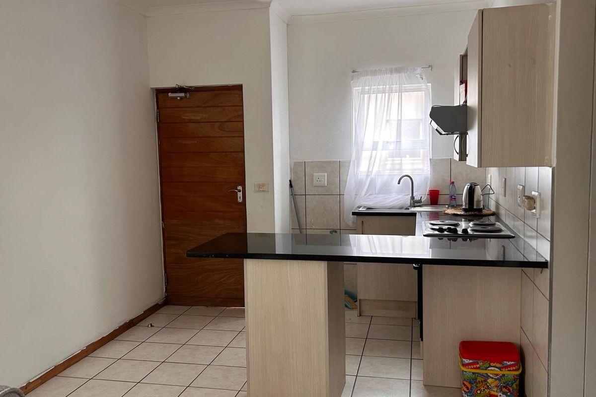 Immaculate 2-Bedroom Apartment at The Wedge, Esther Park - Photo 2