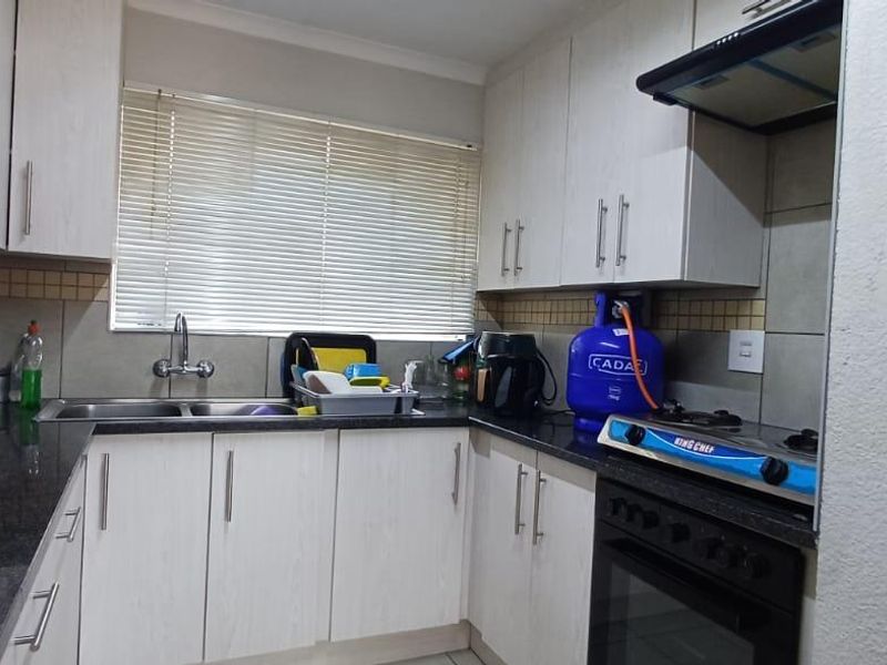 STUNNING RENOVATED UNIT - Photo 4