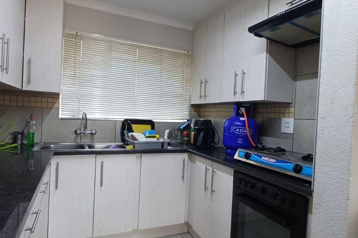 STUNNING RENOVATED UNIT - Photo 4