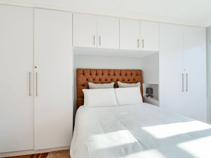 STUNNING SEA POINT APARTMENT -  PERFECT POSITION FOR STROLLERS AND JOGGERS - Photo 9