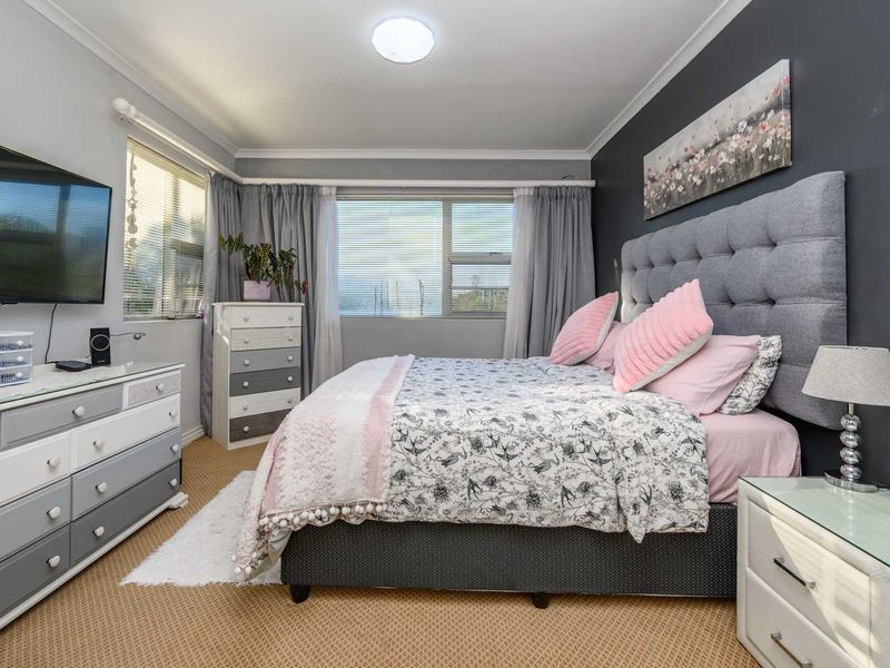 Prime corner stand- Dual Dwelling opportunity in sought-after area! - Photo 9