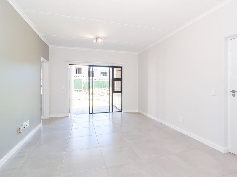 Sunny, Spacious, three bedroom Apartment on Ground Floor - Photo 6