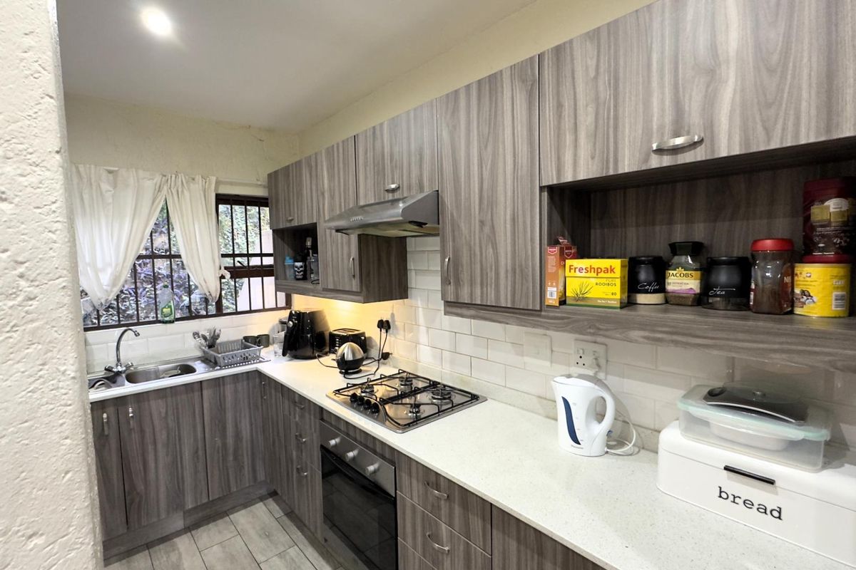 Elegant 3-Bedroom Townhouse in Kilberry, Eastwood - Photo 3