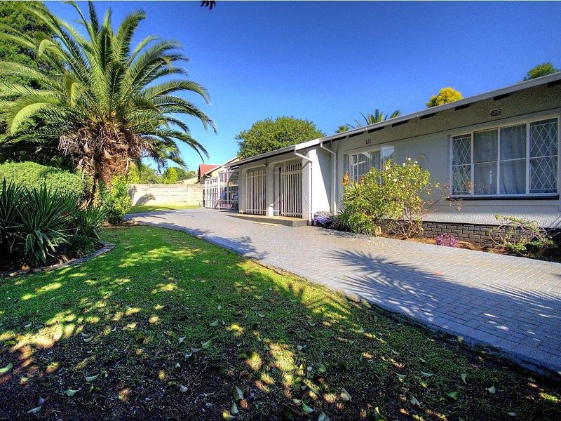 Renovated beauty with teen pad - Photo 6