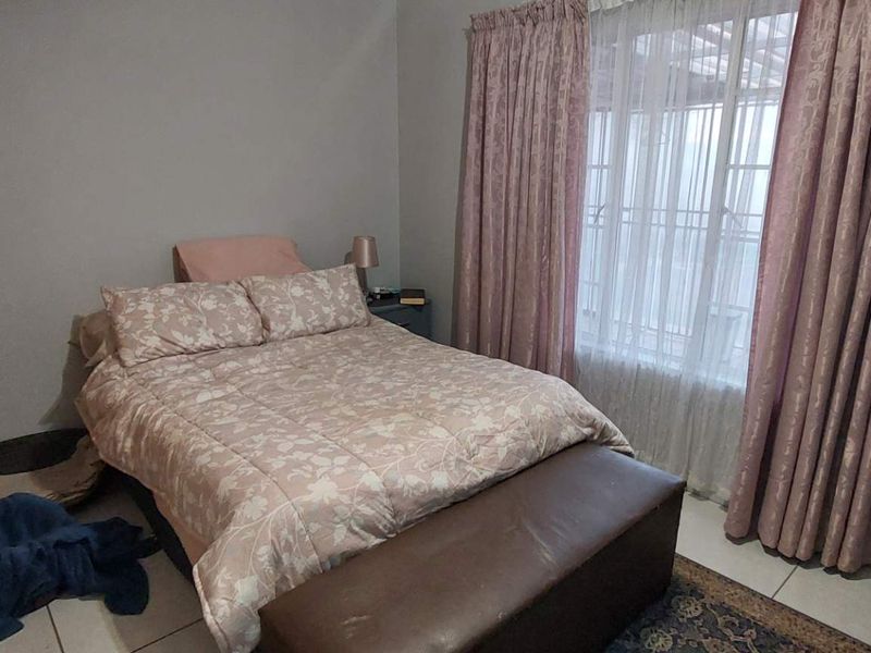 2 Bed Cluster in Pet Friendly Secure Complex - Photo 9