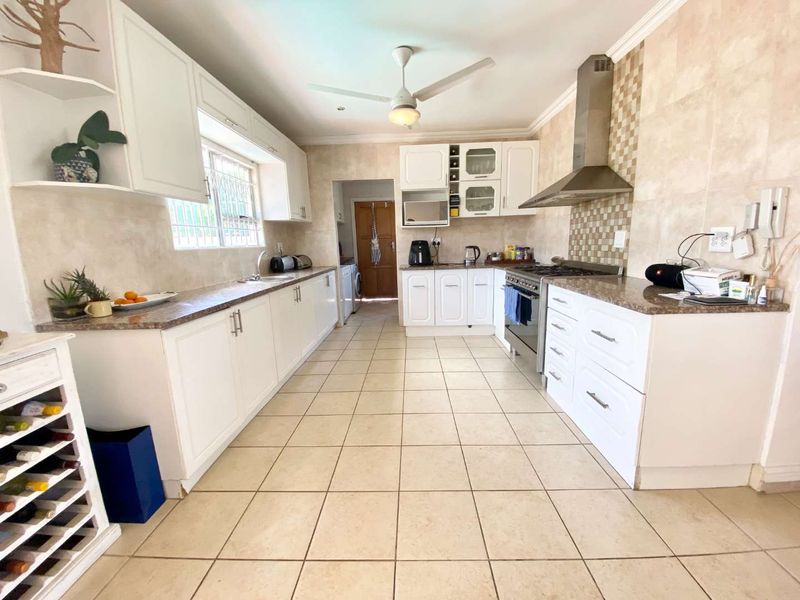 Hendra Estates - Stunning, Pet-Friendly Simplex With Private Pool in Somerset Park To Rent - Photo 8