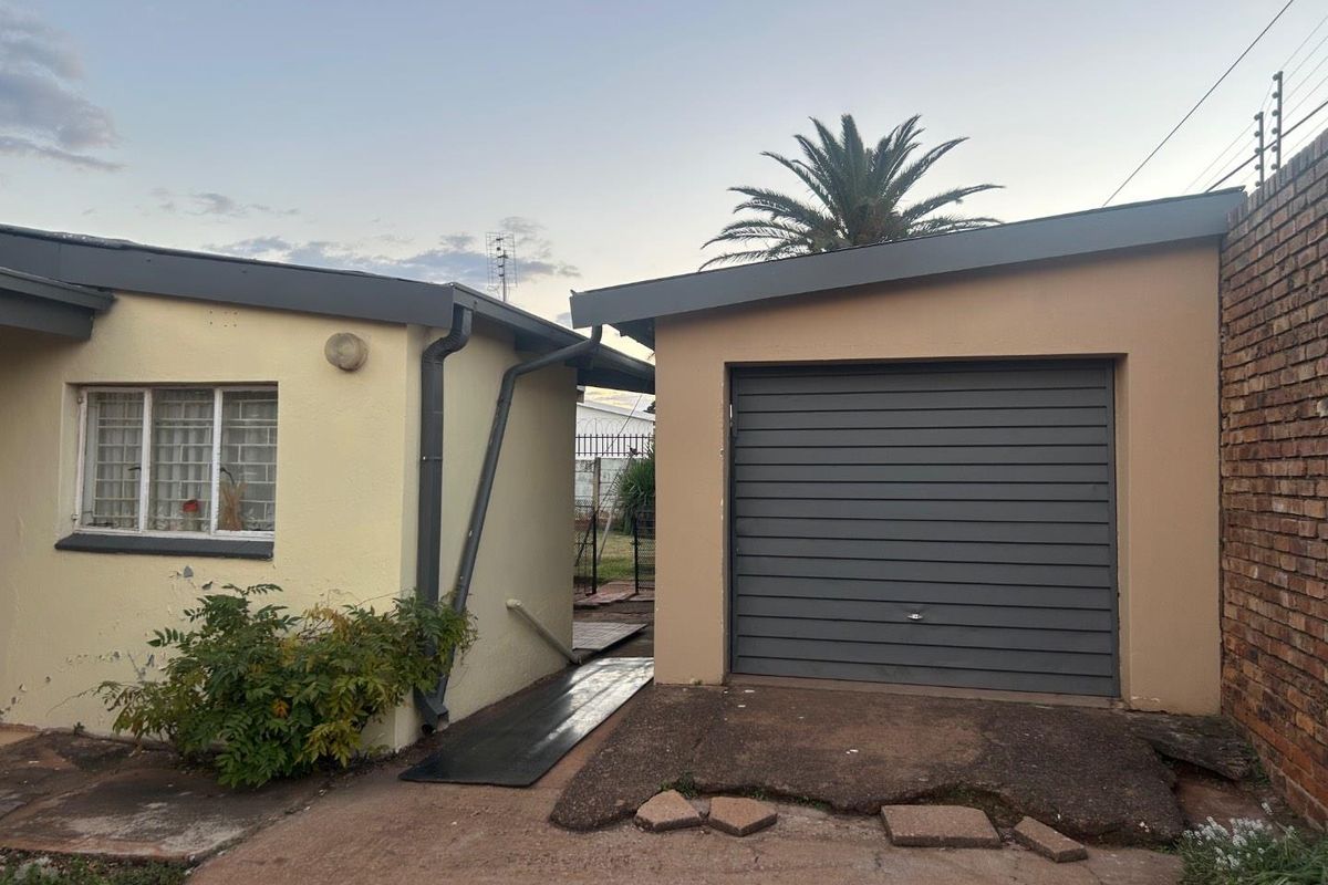 3 Bedroom house in Laudium - Photo 3