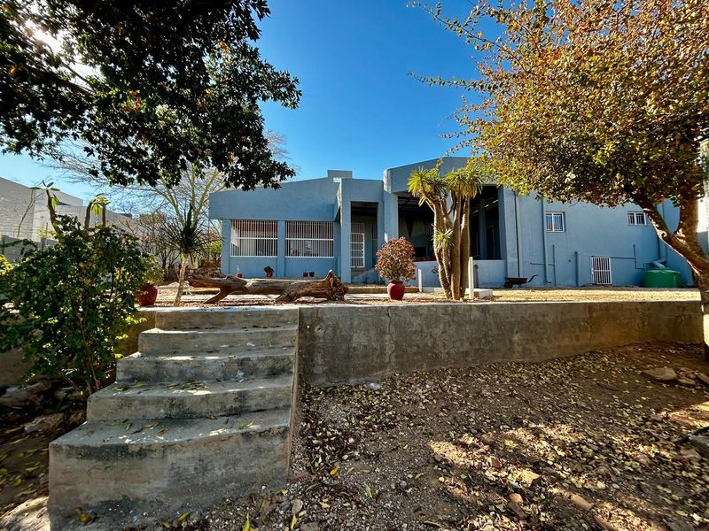 Situated on an erf of more than 2000m2 in an increasingly popular area, this home offers space and comfort. - Photo 10
