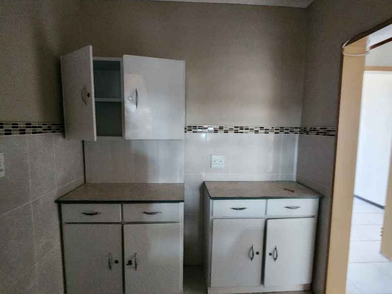 2.5 Bedroom Apartment To Rent in Jan Niemand Park, Pretoria - Photo 7