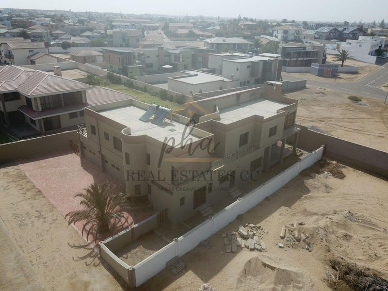 5 Bedroom family home for sale - Swakopmund (Vogelstrand) - Photo 3