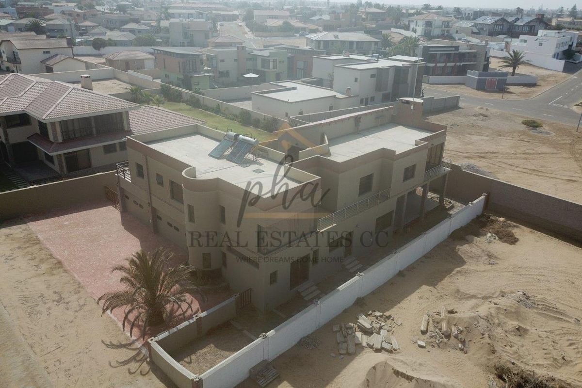 5 Bedroom family home for sale - Swakopmund (Vogelstrand) - Photo 3