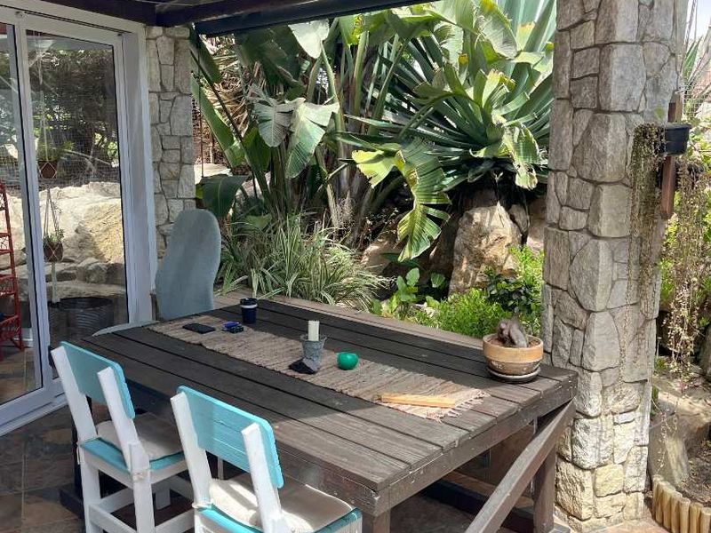 Large Townhouse with lush garden - Photo 4