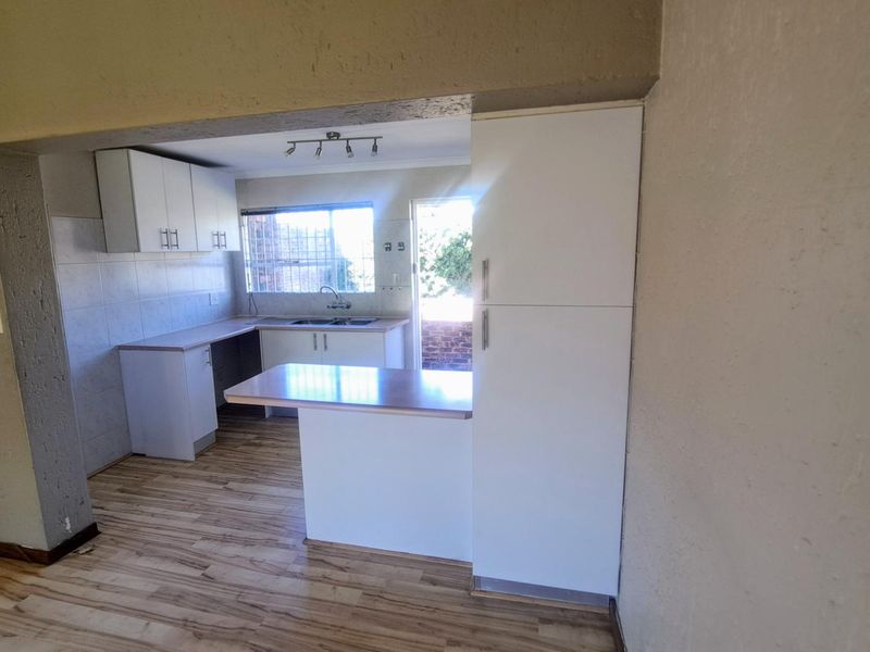 2 bedroom simplex to let in Sashann, Oakdene - Photo 10