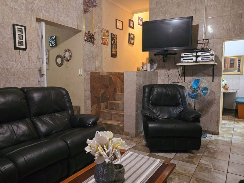 Space to Entertain, Comfort to Stay - The Perfect Family Home Is Here! - Photo 5