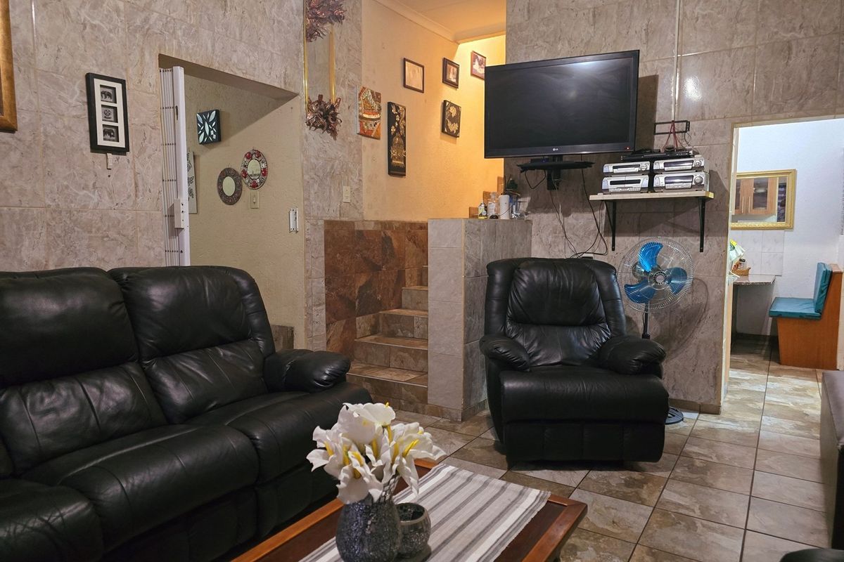 Space to Entertain, Comfort to Stay - The Perfect Family Home Is Here! - Photo 5