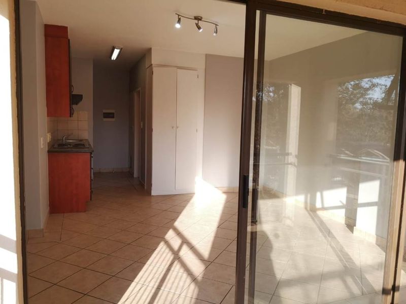 Bachelor Apartment to rent in the Peaceful Oukraal Apartments! - Photo 6