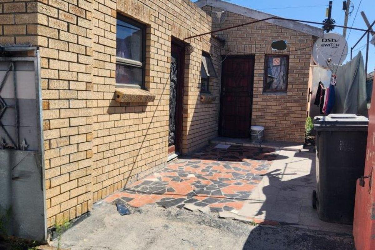 Charming Two-Bedroom House for Sale in Mfuleni - R480,000 Cash - Photo 2
