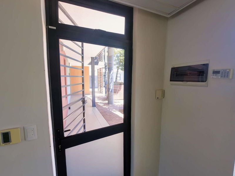 Ground Floor Office with Dual Access | The Quays, Century City - Photo 2