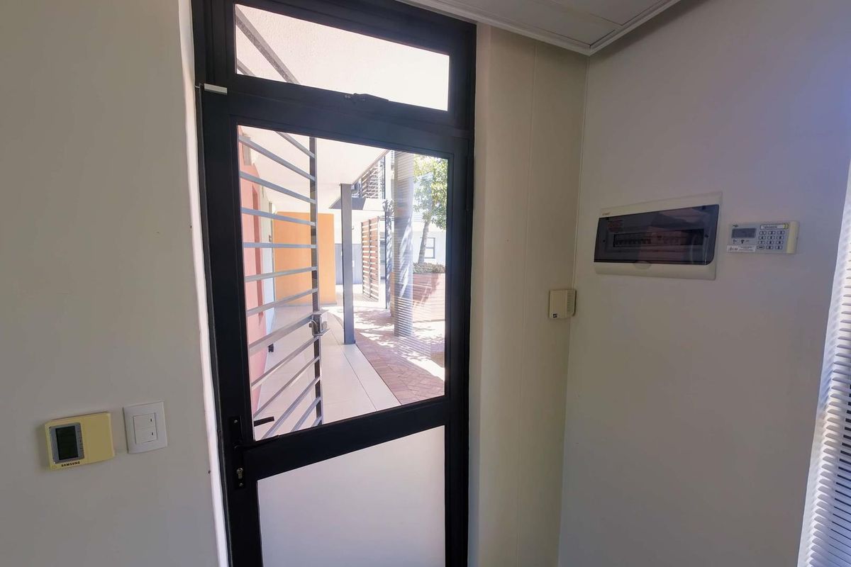 Ground Floor Office with Dual Access | The Quays, Century City - Photo 2